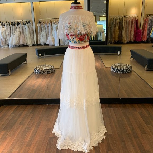 Bohemian inspired two-piece with lace - Picture 1 of 3